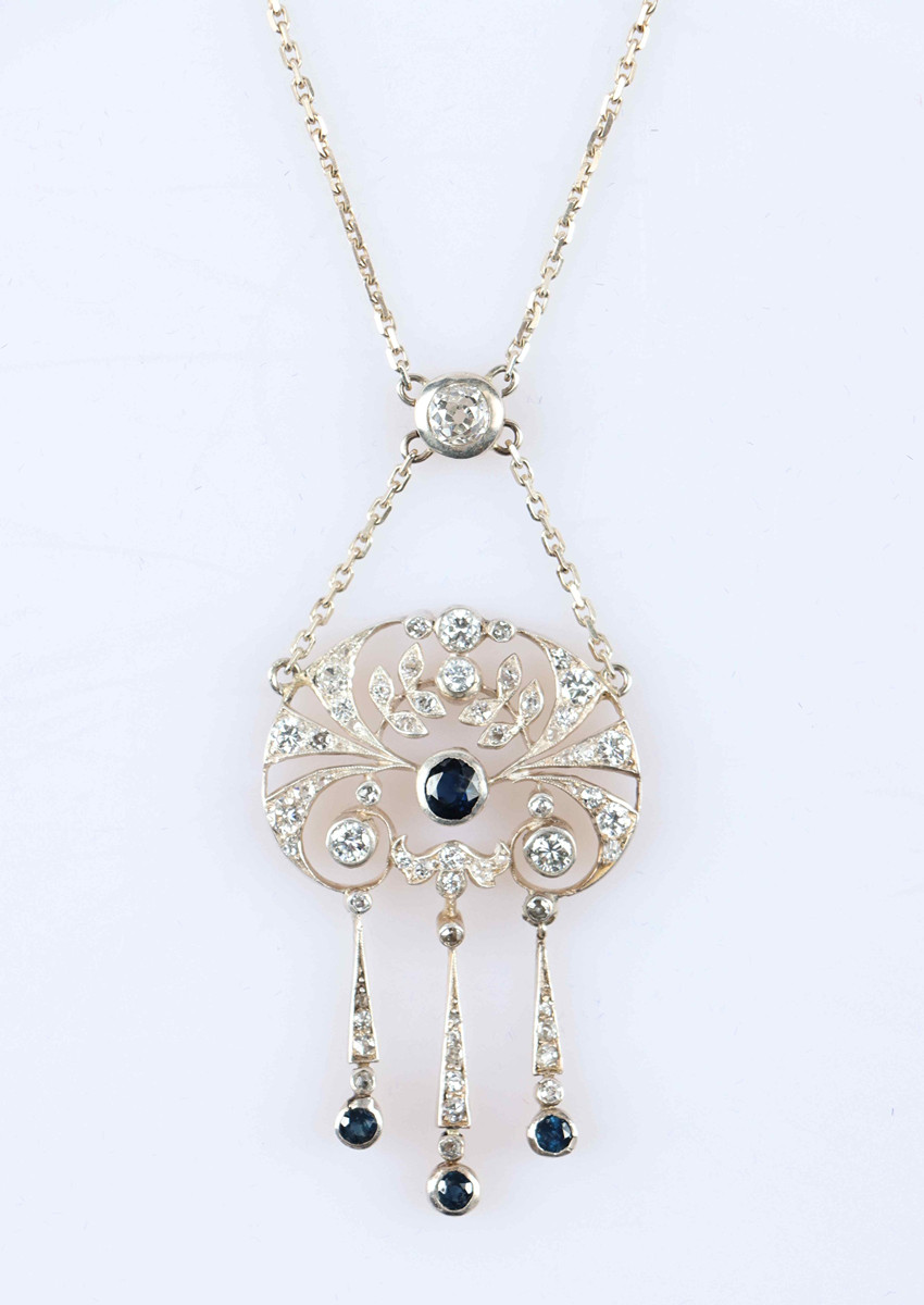 Kolier osazený diamanty a safíry