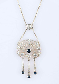 Kolier osazený diamanty a safíry