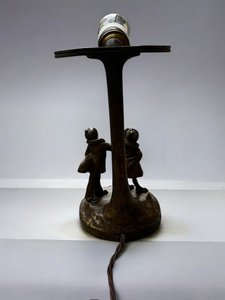 Peter Tereszczuk (1857 - 1963) - Figurální stolní bronzová lampa