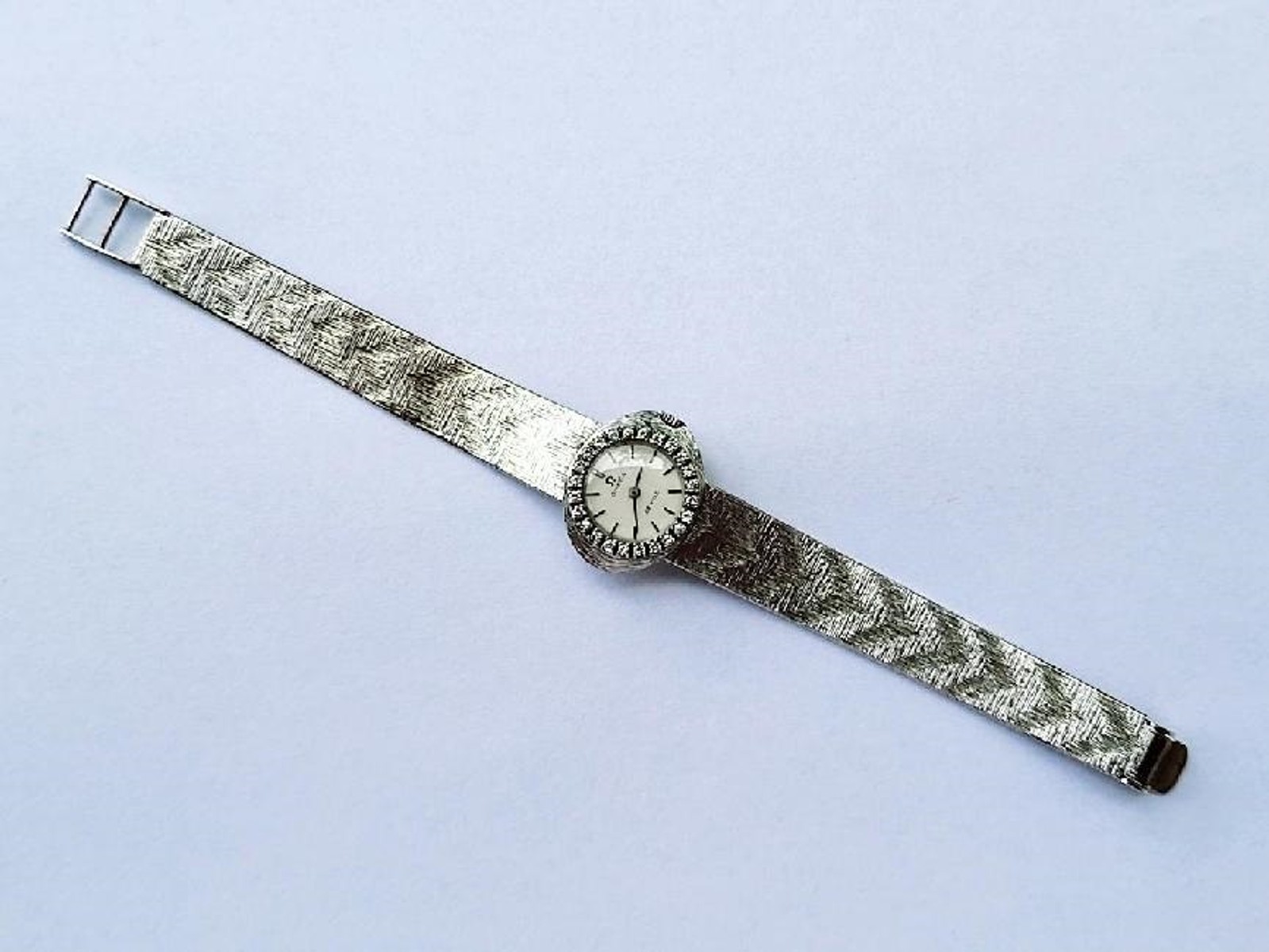 ZLATÉ DÁMSKÉ HODINKY OMEGA DE VILLE S DIAMANTY 0. 48 CT.