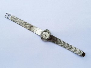 ZLATÉ DÁMSKÉ HODINKY OMEGA DE VILLE S DIAMANTY 0. 48 CT.