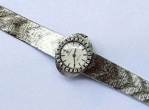 ZLATÉ DÁMSKÉ HODINKY OMEGA DE VILLE S DIAMANTY 0. 48 CT.