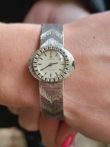 ZLATÉ DÁMSKÉ HODINKY OMEGA DE VILLE S DIAMANTY 0. 48 CT.