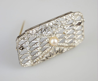 Art deco platinová brož s diamanty
