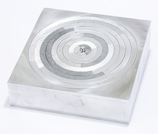 Object with semicircles