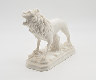 Alabastrová soška lva