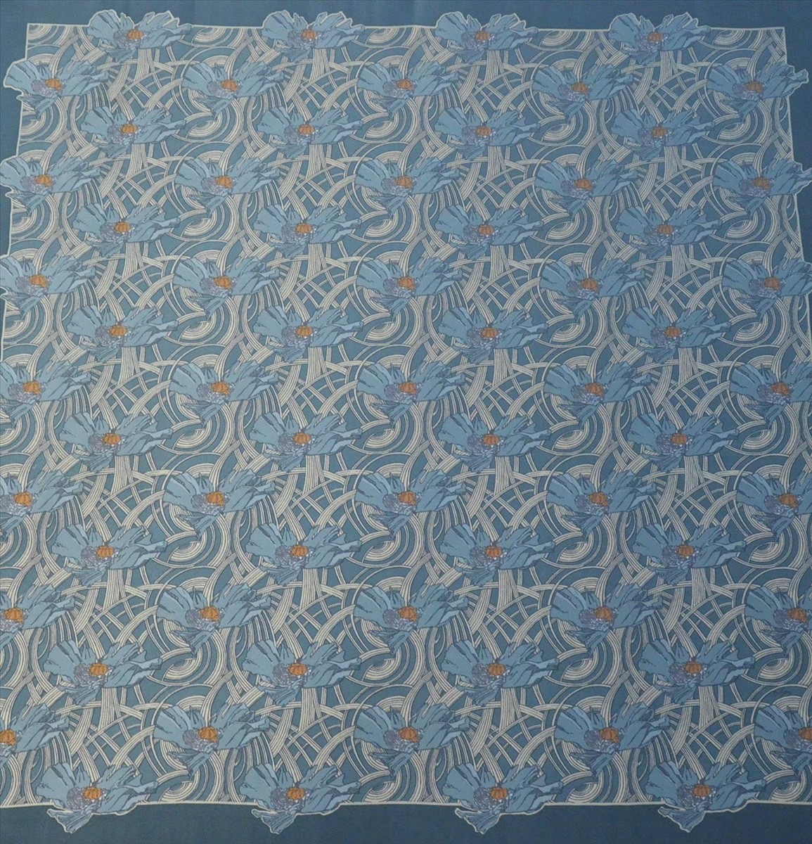 Alfons Mucha (1860 - 1939) - Alfons Mucha šátek - Květiny na modrém pozadí