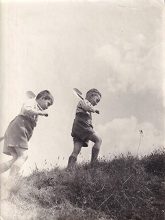 Josef Bartuška (1898 - 1963) - Chlapci s lopatkami