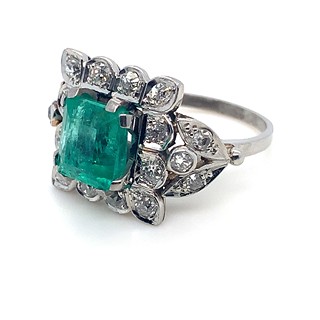 Prsten s diamanty a smaragdem | Art deco | Československo 1930 | platina | znalecký posudek