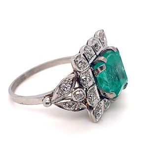 Prsten s diamanty a smaragdem | Art deco | Československo 1930 | platina | znalecký posudek