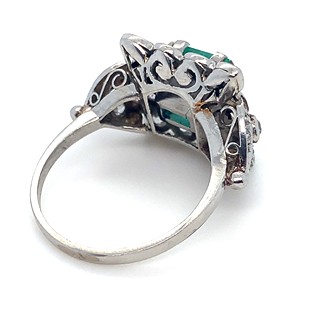 Prsten s diamanty a smaragdem | Art deco | Československo 1930 | platina | znalecký posudek