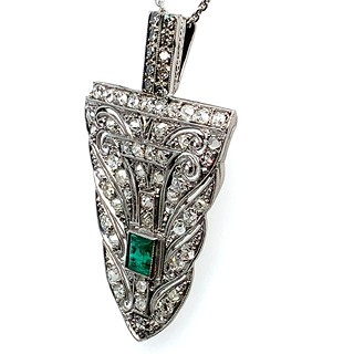 Luxusní platinový přívěs s diamanty a smaragdem | Art deco