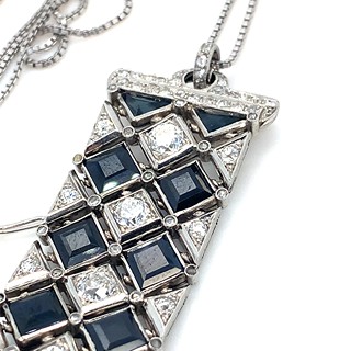 Přívěs s diamanty a safíry | Art deco | Československo 1930 | platina | znalecký posudek