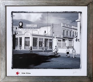 Square with Che