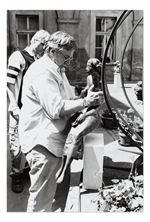 Jiří Kryštůfek (1932 - 2016) - Vínek (bronz)