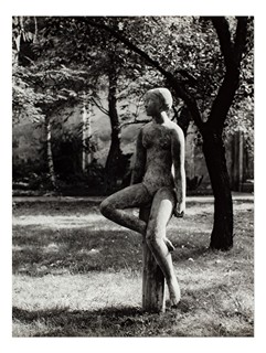 Jiří Kryštůfek (1932 - 2016) - Děvče s hruškou - studie (velká sádrová plastika)