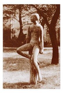 Jiří Kryštůfek (1932 - 2016) - Děvče s hruškou - studie (velká sádrová plastika)