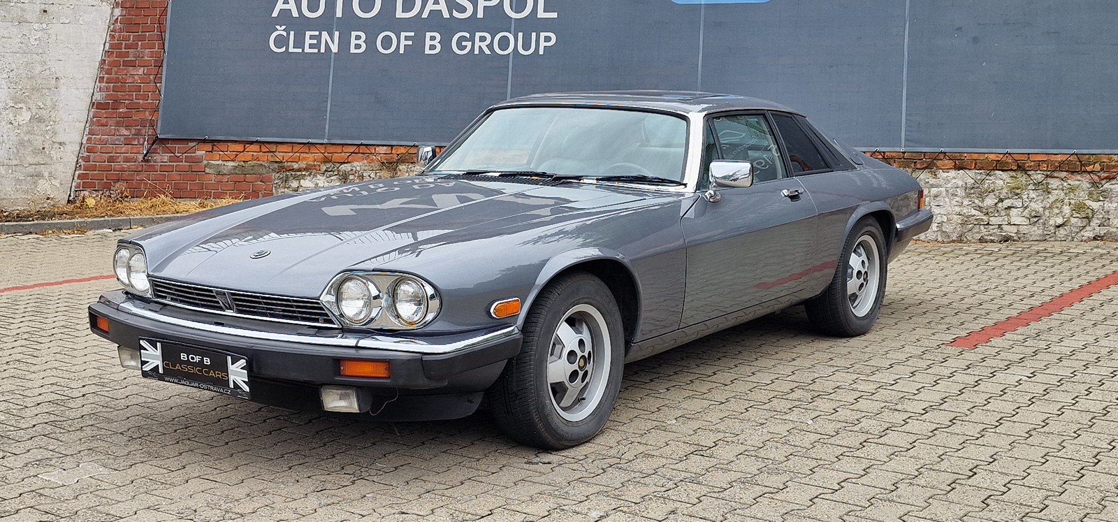Jaguar XJS gray
