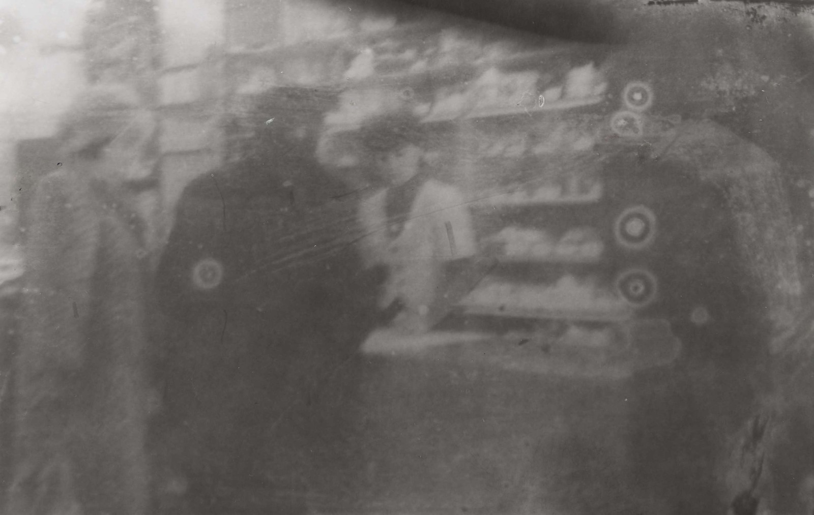 MIROSLAV TICHÝ (1926-2011) - V obchode