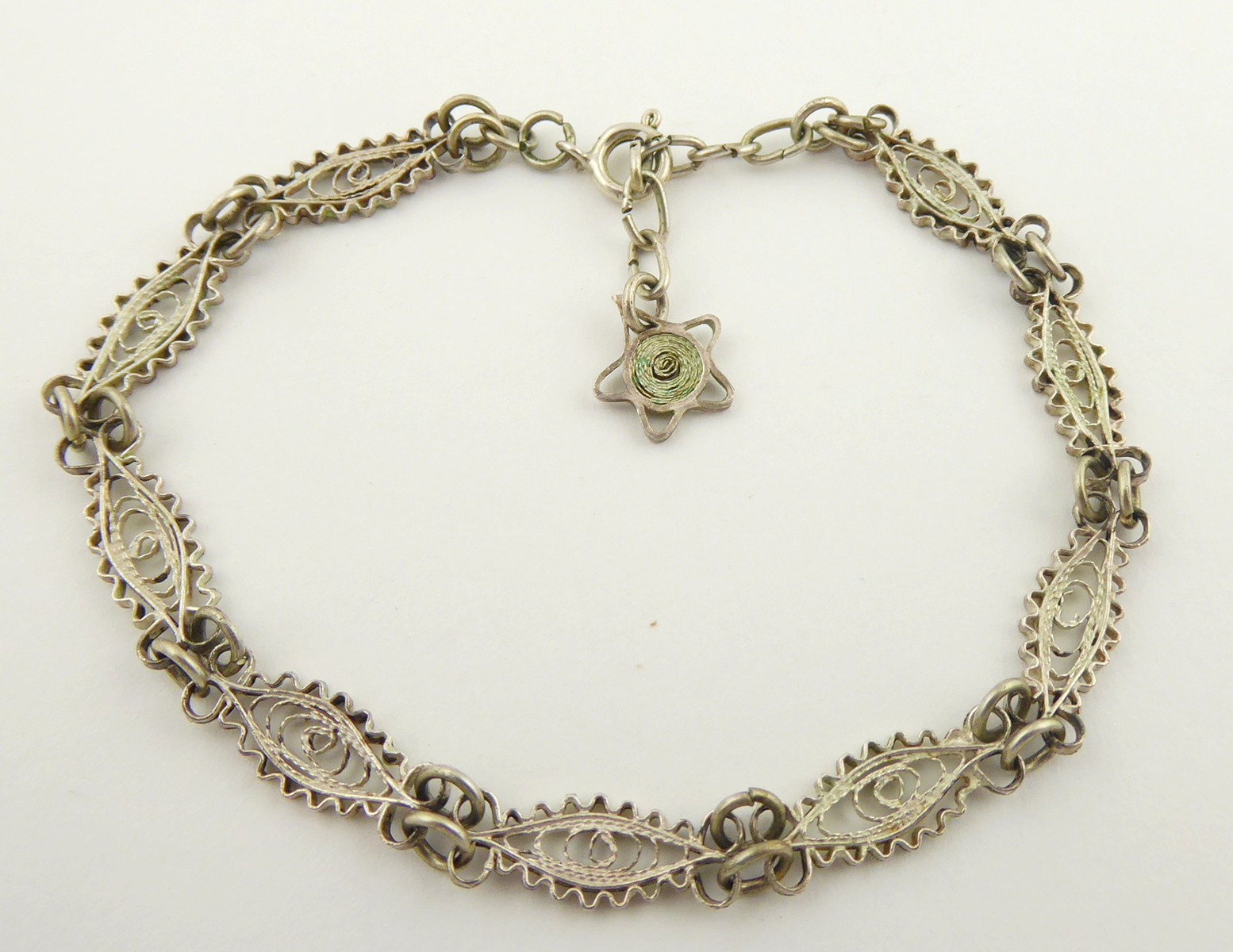 STŘÍBRNÝ FILIGRÁNOVÝ NÁRAMEK S HVĚZDIČKOU