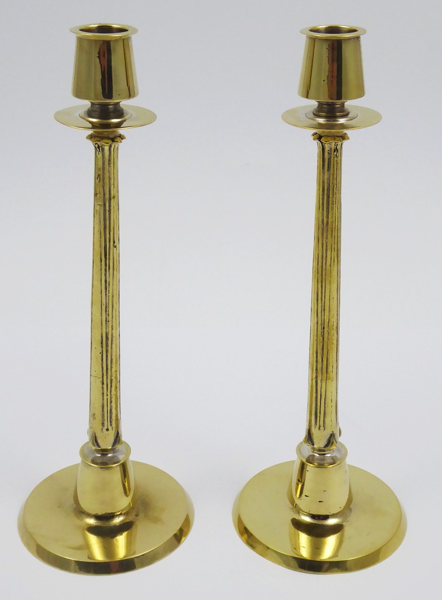 DVA VYSOCE ELEGANTNÍ MOSAZNÉ SVÍCNY SE SECESNÍM ORNAMENTEM