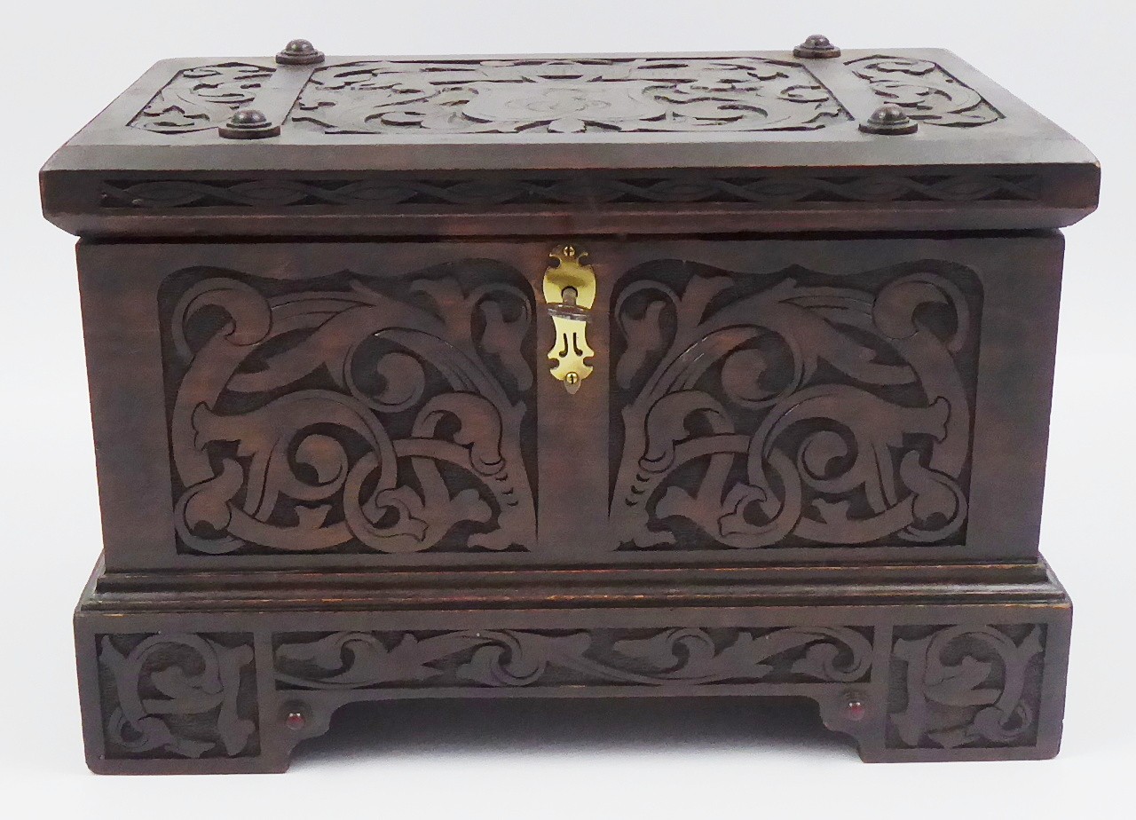 TRUHLIČKA NA CENNOSTI V RENESANČNÍM STYLU