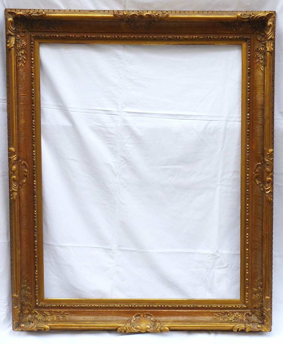 VELKÝ RÁM S RUČNĚ ŘEZANÝMI ORNAMENTY