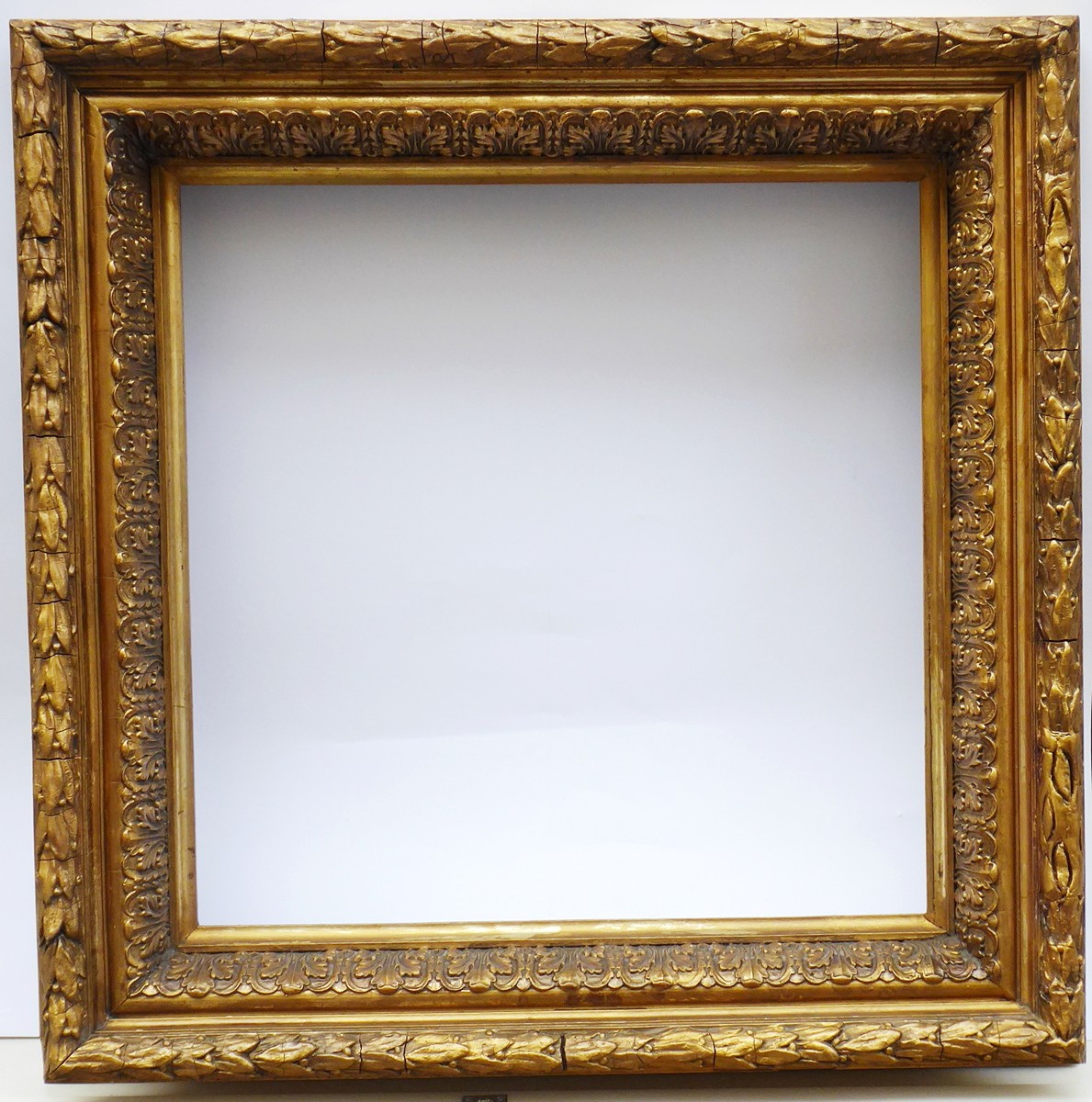 GALERIJNÍ ZLATÝ RÁM S AKANTY A LISTY VAVŘÍNU