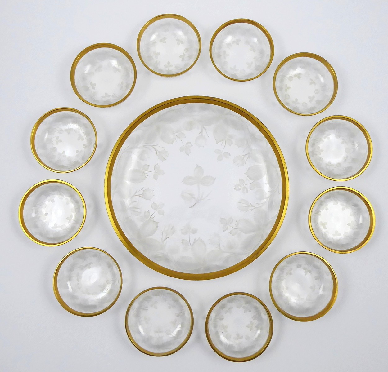 SECESNÍ MÍSA A 12 MISEK S KRÁSNÝM RUČNÍM BRUSEM LISTŮ A PLODŮ KAŠTANU