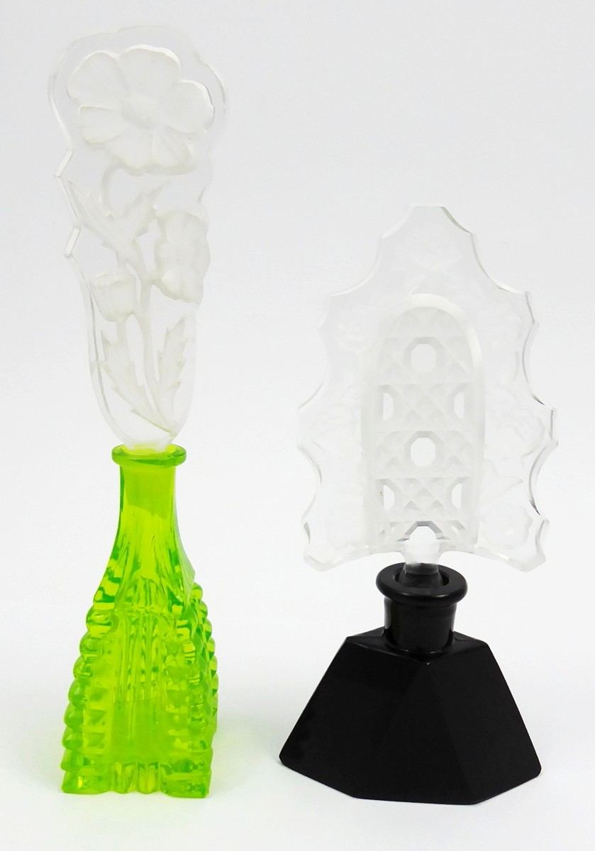 DVA RUČNĚ BROUŠENÉ FLAKONY S KVĚTY - VOGEL & ZAPPE