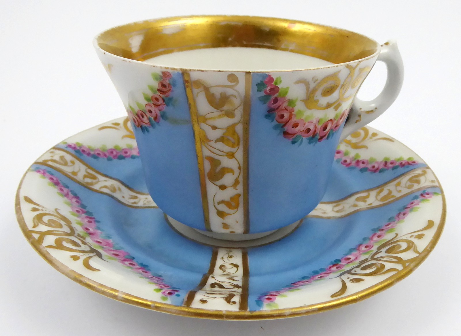 ŠÁLEK S RŮŽEMI A ZLATÝMI STUHAMI - PRAHA, SMÍCHOV