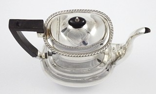 LUXUSNÍ STŘÍBRNÁ KONVICE - WILLIAMS LTD., BIRMINGHAM, ROK 1902