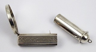 ZAJÍMAVÉ STŘÍBRNÉ POUZDRO NA RTĚNKU SE ZRCÁTKEM - SAFINA, PRAHA