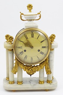 MRAMOROVÉ STOLNÍ SLOUPKOVÉ HODINY