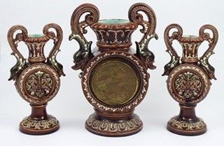 KERAMICKÉ KRBOVÉ HODINY S PÁROVÝMI VÁZAMI