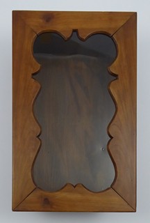 ZÁVĚSNÁ SKŘÍŇKA S OBLOUČKY