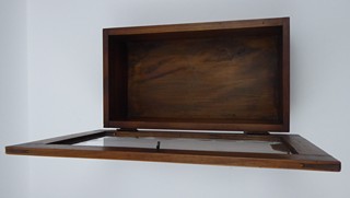 ZÁVĚSNÁ SKŘÍŇKA S OBLOUČKY