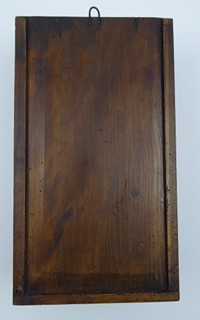 ZÁVĚSNÁ SKŘÍŇKA S OBLOUČKY