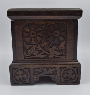 TRUHLIČKA NA CENNOSTI V RENESANČNÍM STYLU