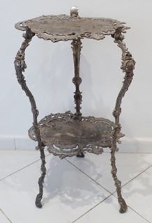 KVĚTINOVÝ STOLEK SE ZÁMECKOU OBOROU