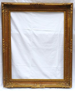 VELKÝ RÁM S RUČNĚ ŘEZANÝMI ORNAMENTY