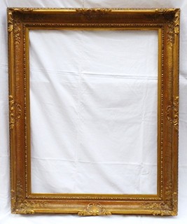 VELKÝ RÁM S RUČNĚ ŘEZANÝMI ORNAMENTY