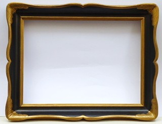 OBLOUKOVITĚ TVAROVANÝ RÁM S TMAVOU A ZLATOU PATINOU