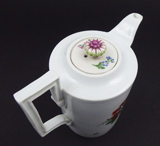 MÍŠEŇSKÁ KONVIČKA S RŮŽÍ A KVĚTINAMI V KLASICISTNÍM STYLU