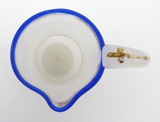 LÁZEŇSKÝ MALÝ DŽBÁNEK Z ALABASTROVÉHO SKLA - BAD SAUERBRUNN