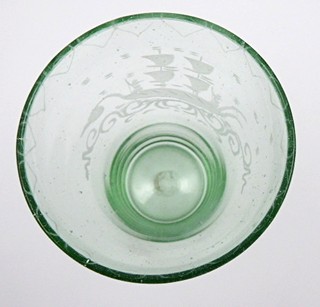 DVĚ SKLENICE Z URANOVÉHO SKLA S GONDOLAMI