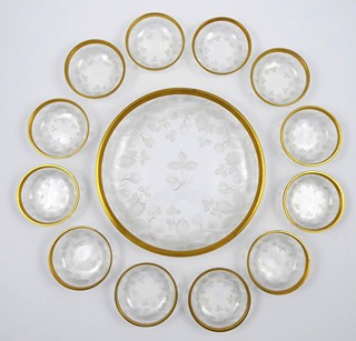 SECESNÍ MÍSA A 12 MISEK S KRÁSNÝM RUČNÍM BRUSEM LISTŮ A PLODŮ KAŠTANU