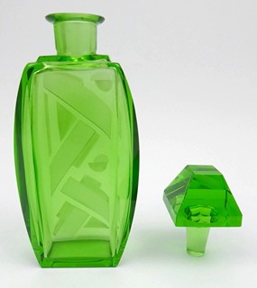 ART DECO KARAFA Z URANOVÉHO SKLA