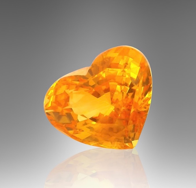 Žlutý safír 4.05 ct (Golden Yellow)