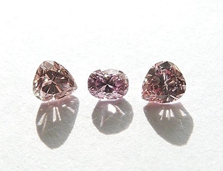 Investiční set: Přírodní růžové diamanty 0,40 ct (Argyle, Austrálie)